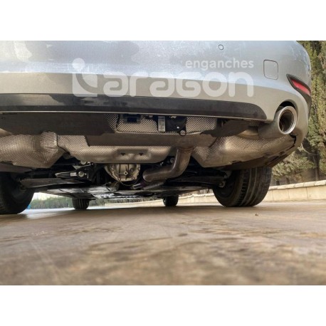 Attelage BMW Série 3 (F30, F35 et F80) Berline à partir de 2/2012 [Rotule avec outils]