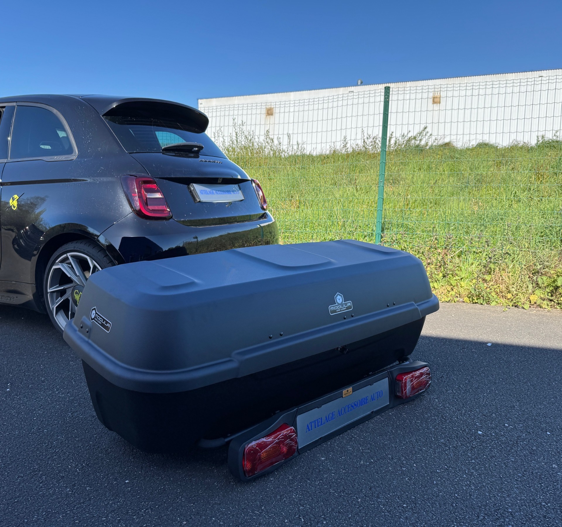 Coffre sur attelage - plateforme Reloader + box Recargo + porte-vélos