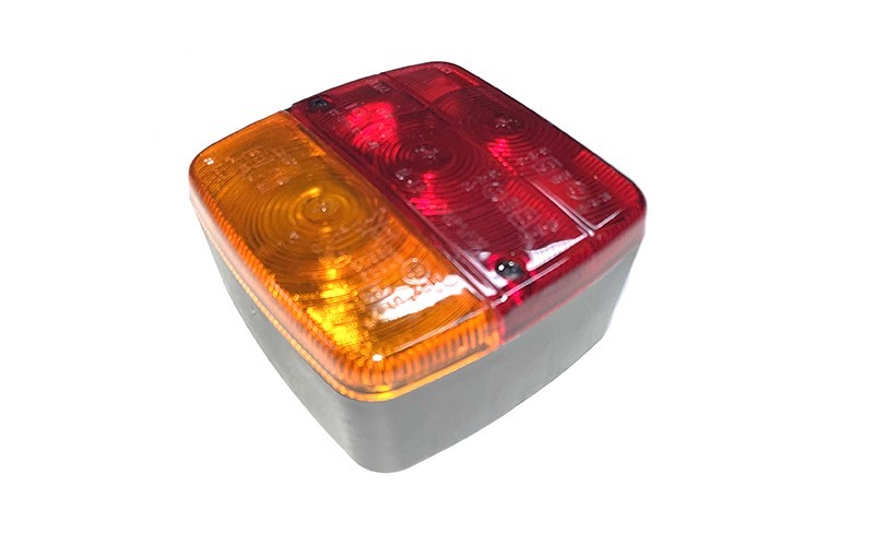  FEU ARRIÈRE 4 FONCTIONS POUR REMORQUE